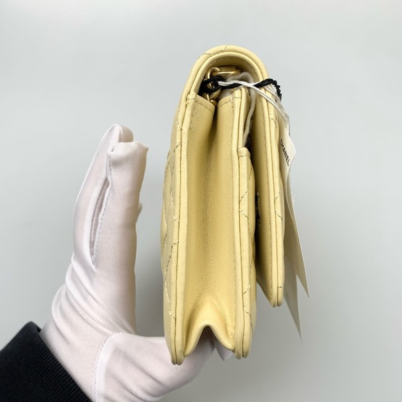 NIB Chanel 21C pearl crush wallet on chain WOC yellow - Picture 5 of 16